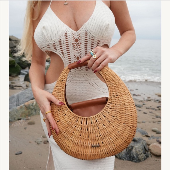 Ramla Ocean half moon bag
Perfect summer bag 100% Raffia100% Vegan Leather - Picture 5 of 7